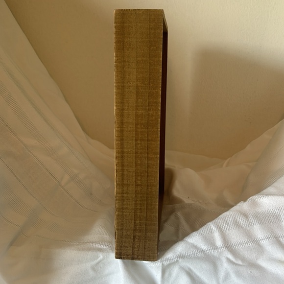 ‘Bee’ decor. “You’re the bee’s knees”. - Picture 5 of 7